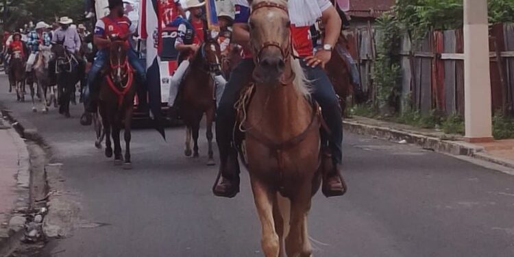 Realizan dos días de desfiles y espectáculos ecuestres, música y entretenimiento para la familia