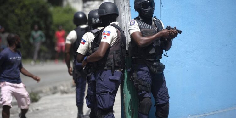 Policía de Haití condena actos de civiles contra pandillas