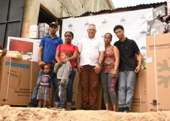 INAVI dona a familiares ajuares perdidos durante incendio