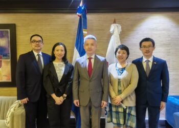 Chen Luning nuevo Embajador de China arriba a RD