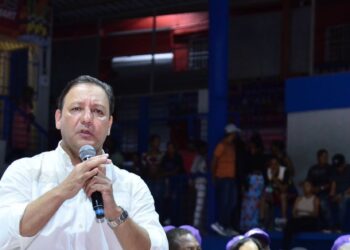 Abel: "El gobierno habla más que los pericos y trabaja menos que el oso perezoso"