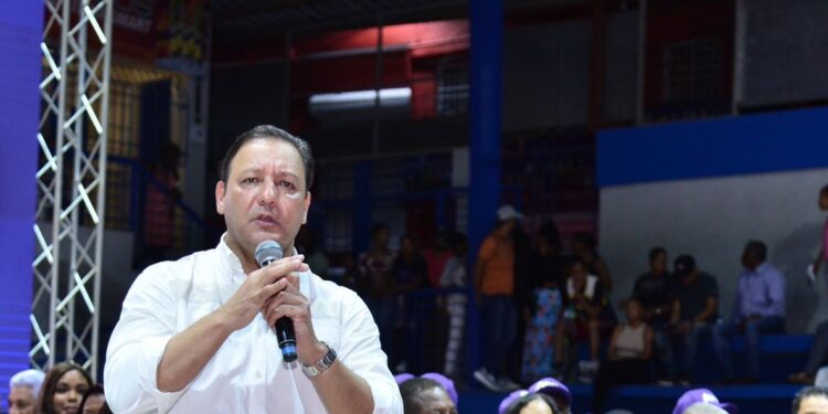 Abel: "El gobierno habla más que los pericos y trabaja menos que el oso perezoso"