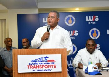 Transportistas piden reelección de Abinader