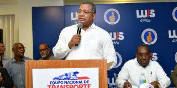 Transportistas piden reelección de Abinader