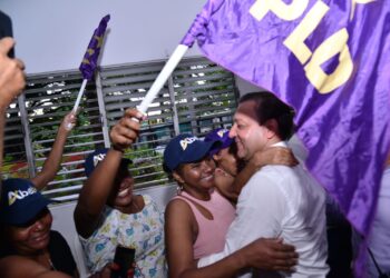 Abel durante encuentro con munícipes SDO "Quedarnos sentados en la casa es atentar contra el futuro de RD"