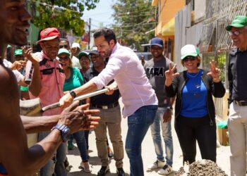 Rafael Paz denuncia deterioro calles en Los Ríos y chatarras abandonadas en Simón Bolívar