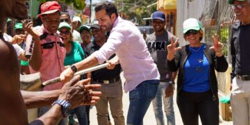 Rafael Paz denuncia deterioro calles en Los Ríos y chatarras abandonadas en Simón Bolívar