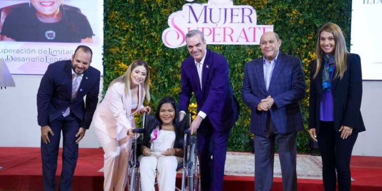 Abinader reconoce Mujeres del Programa Súper Emprendedoras