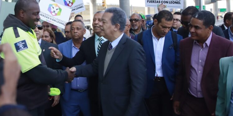 Leonel llega a New York para participar en actividades políticas