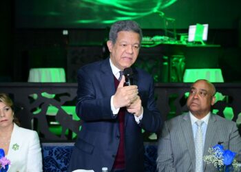 Leonel Fernández anuncia en Nueva York proyecto de inteligencia artificial para niños