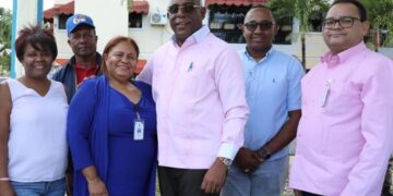 Edeeste se reúne con residentes en Villa Progreso del Este y acuerdan colaborar para mejorar servicio eléctrico