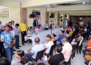 Más de un centenar de exmiembros del PRM en Nagua se juramentan en el proyecto presidencial de Abel Martínez