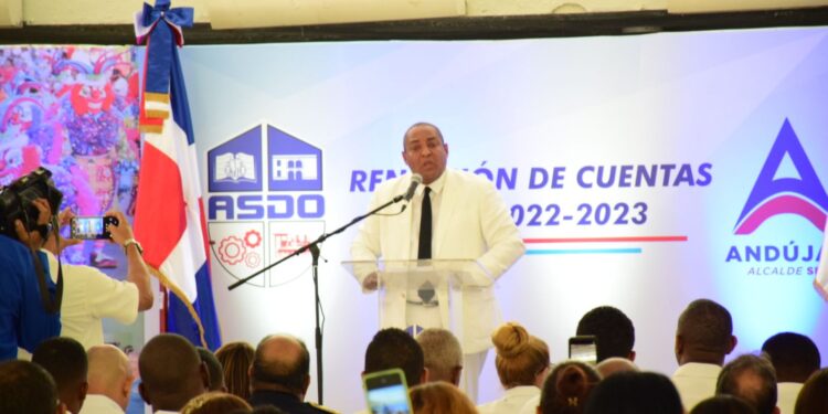 Alcalde SDO destaca construcción obras y pago de deudas en su gestión en SDO
