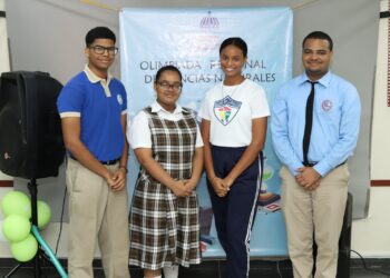 Más de 100 estudiantes participan en las Olimpiadas de Ciencias de la Naturaleza de la Regional 15 de Educación