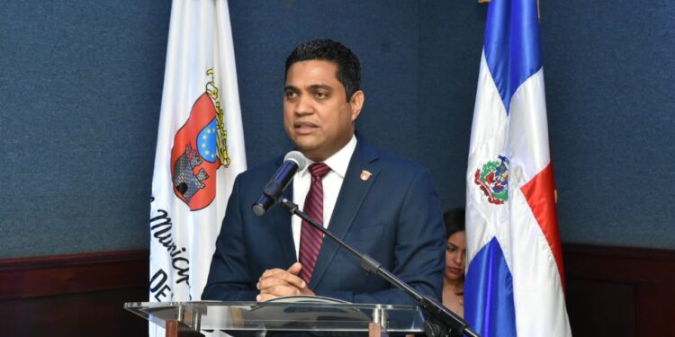 Presidente Fedomu convoca de inmediato a regidores que cobran y residen fuera RD