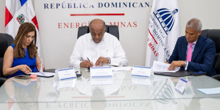 Energía y Minas, Barrick Gold y Edenorte firman acuerdo para mejorar electrificación en comunidades de Cotuí