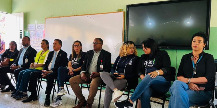 SNS ofrece asistencia salud mental a familiares, estudiantes y docentes afectados por accidente en Sánchez