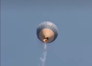 Dos muertos y tres heridos tras incendiarse globo aerostático en México