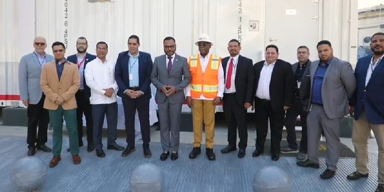 Equipo de Telecomunicaciones de Honduras visita nuevo Centro de Datos en Edeeste