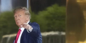 Trump hablará desde los pasillos de la corte pero podría verse impedido de mencionar el caso