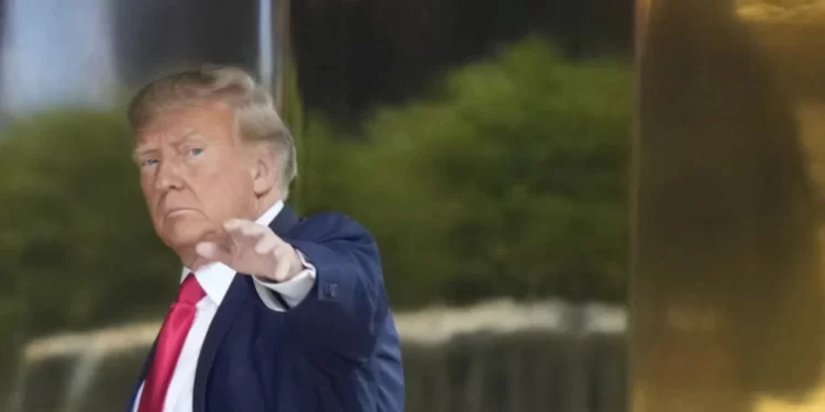 Trump hablará desde los pasillos de la corte pero podría verse impedido de mencionar el caso