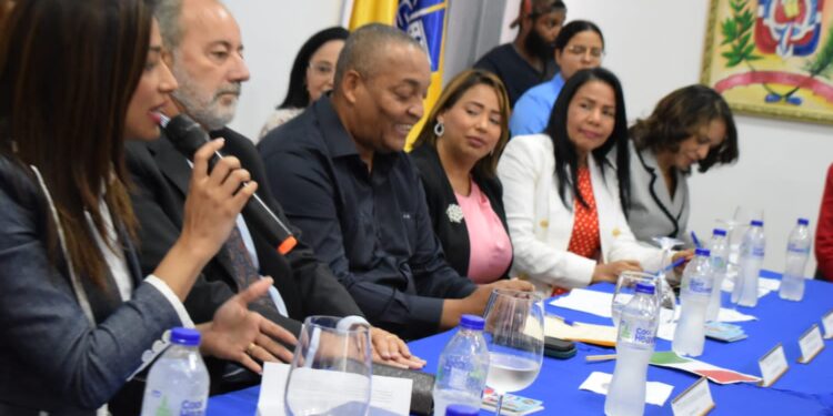 Alcalde José Andújar, conjuntamente con la presencia del Embajador Italiano FUNDIDAR y ProMueve RD, realizan cierre del proyecto “Sigue Aprendiendo”