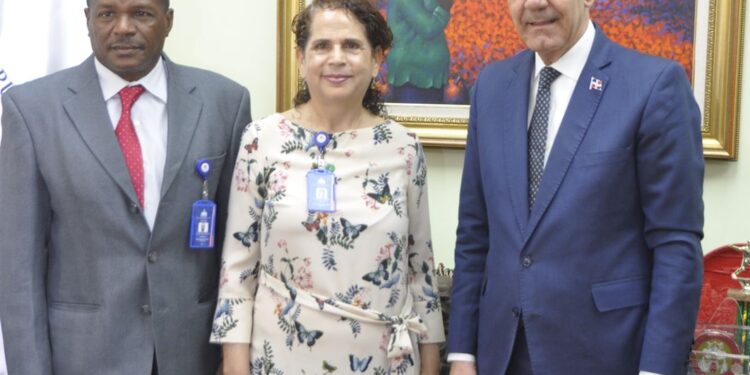 MESCyT y Dirección General del Libro y la Lectura fortalecerán lazos para formar jóvenes escritores a través de becas