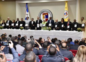 Presidente Abinader encabeza firma de acuerdo con 13 universidades para la Reforma Educativa Policial