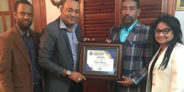 Reconocen a Nelson Gutiérrez en Premios Oriente 2023