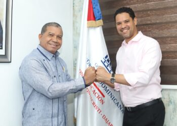 Regional 15 comparte experiencia sobre adecuación curricular y nuevos registros de grado en Montecristi
