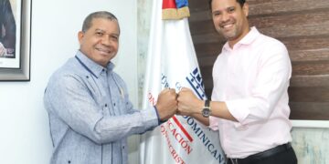 Regional 15 comparte experiencia sobre adecuación curricular y nuevos registros de grado en Montecristi