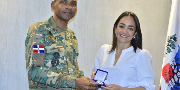 Director de la DIGEV recibe la visita de la Senadora Faride Raful