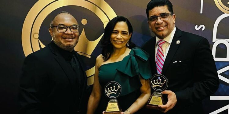 Pastor Dío Astacio recibe El Supremo Galardón otorgado por la Academia Cristiana de Cronistas de Arte (ACCRA)