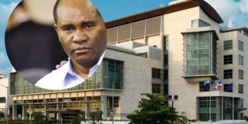 Momentos en que llega Quirino Paulino a la PGR