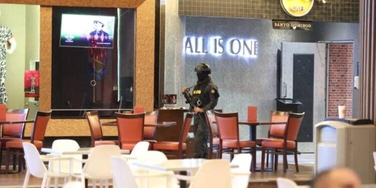 Allanan Hard Rock Café y una finca en Monte Plata