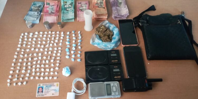 PN desmantela varios puntos de sustancias controladas; apresa a seis hombres y ocupa más de 330 porciones