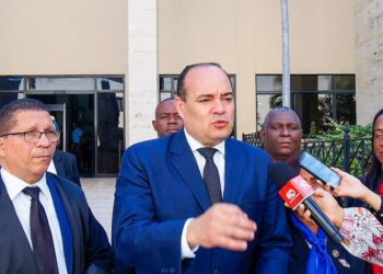 Colegio de abogados somete Recurso Contencioso Administrativo contra proceso de privatización de Pasaportes