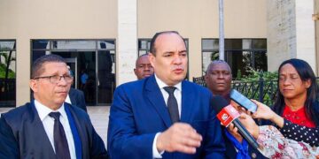 Colegio de abogados somete Recurso Contencioso Administrativo contra proceso de privatización de Pasaportes