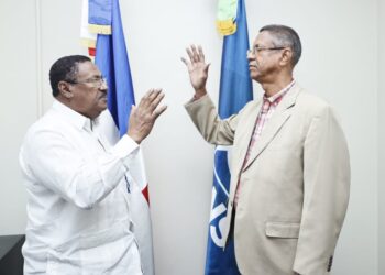 Juramentan a Armando Camejo nuevo director Maternidad de Los Mina