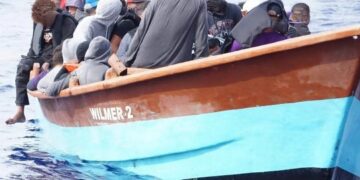 Repatrían a 40 dominicanos y haitianos interceptados en PR