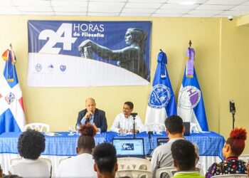 Escuela de Filosofía de la UASD debate la creación de bebes de padres masculinos y su impacto en la ciencia tradicional y moderna