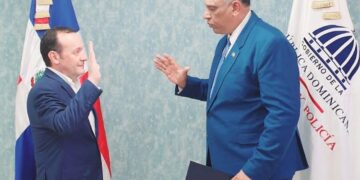 Ministro Interior y Policía juramenta a José Gutiérrez de nacionalidad Española, como dominicano