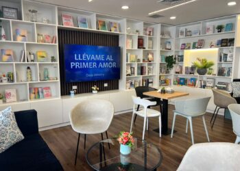 Librería Café Cristiana “Viviendo con Propósito” abrió sus puertas en SDE