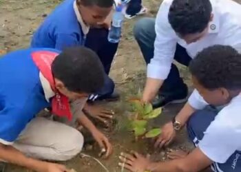 Director Regional 15 Amador Figaris llama a proteger el planeta Tierra con el cuidado del medio ambiente