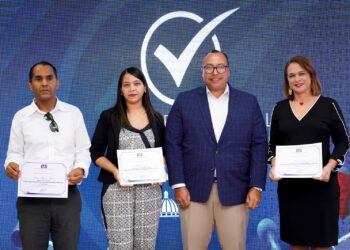 INDOCAL entrega premio de periodismo 