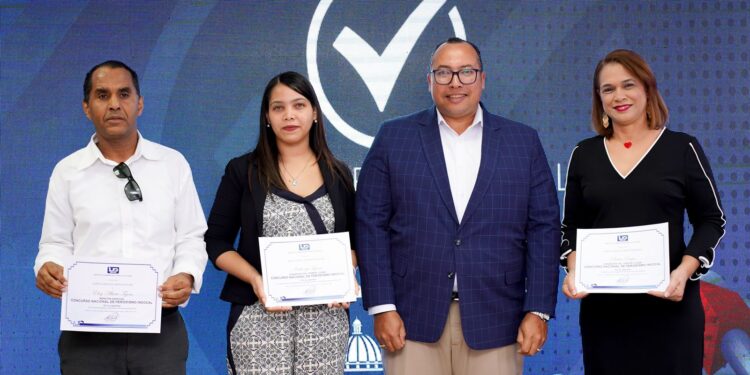 INDOCAL entrega premio de periodismo