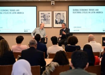 Leonel dicta conferencia en Kennedy School, Universidad de Harvard