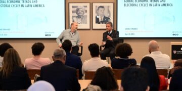 Leonel dicta conferencia en Kennedy School, Universidad de Harvard