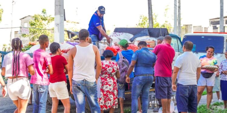 Más de 20 mil personas residentes en Los Alcarrizos han sido  beneficiadas con ventas de alimentos a bajos costos del Inespre