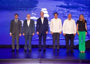 Abinader y Collado encabezan cumbre “Gestión del sargazo en RD”; instituto MIT y SOS Carbon lideran paneles